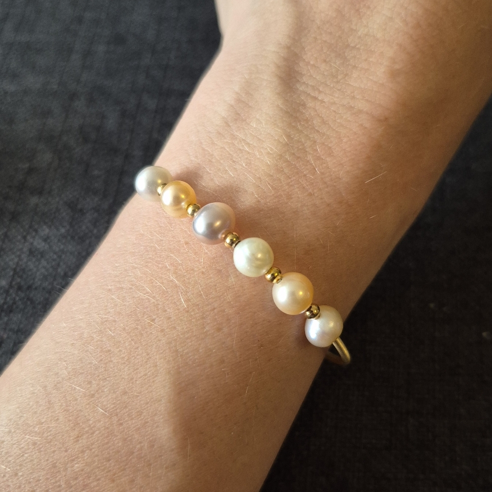 Elegant Multi-Color Pearl Bracelet